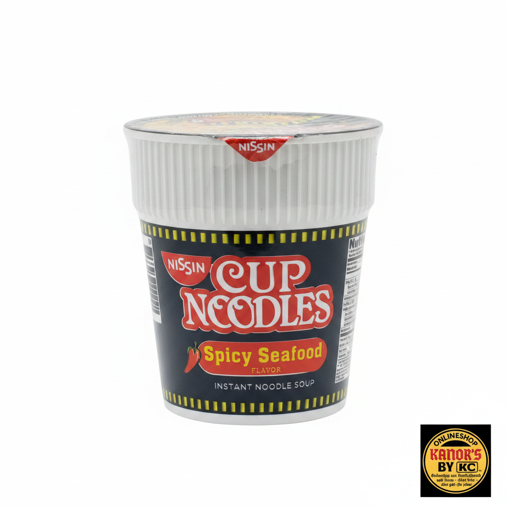 Nissin Cup Noodles Spicy Seafood – weißer Hintergrund, Logo unten rechts